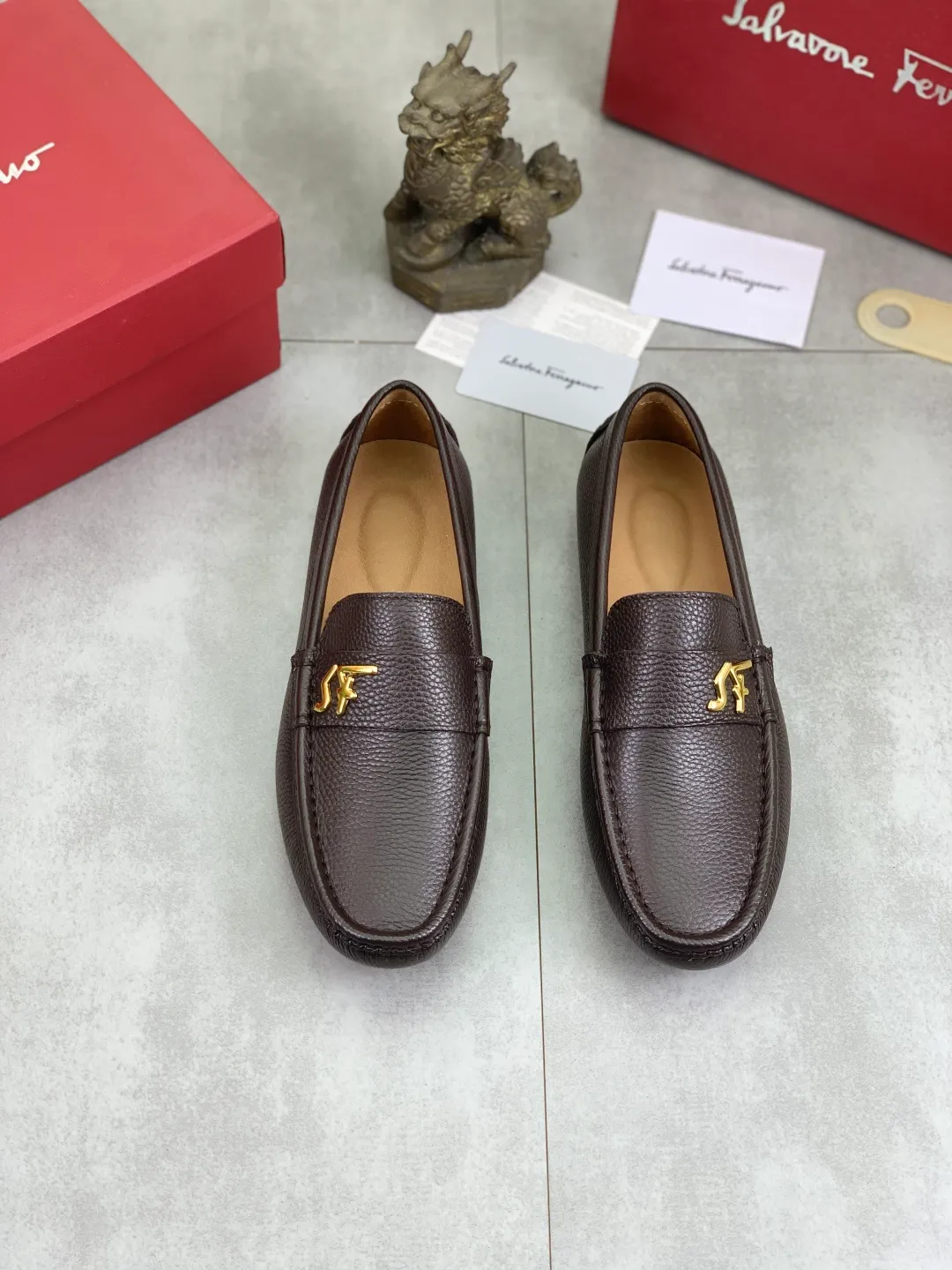 Men's Men's Shoes 💰P380💰【New Style】Water-dyed Pigli 🆘【Salvatore Ferragamo】Men's latest casual beanie shoes! Available at counters simultaneously! The fabric is made of specially imported original calfskin, and the interior is made of imported water-dyed pigskin. It is absolutely luxurious and leads the fashion trend. Matching code: 38-45 3️⃣colors available
